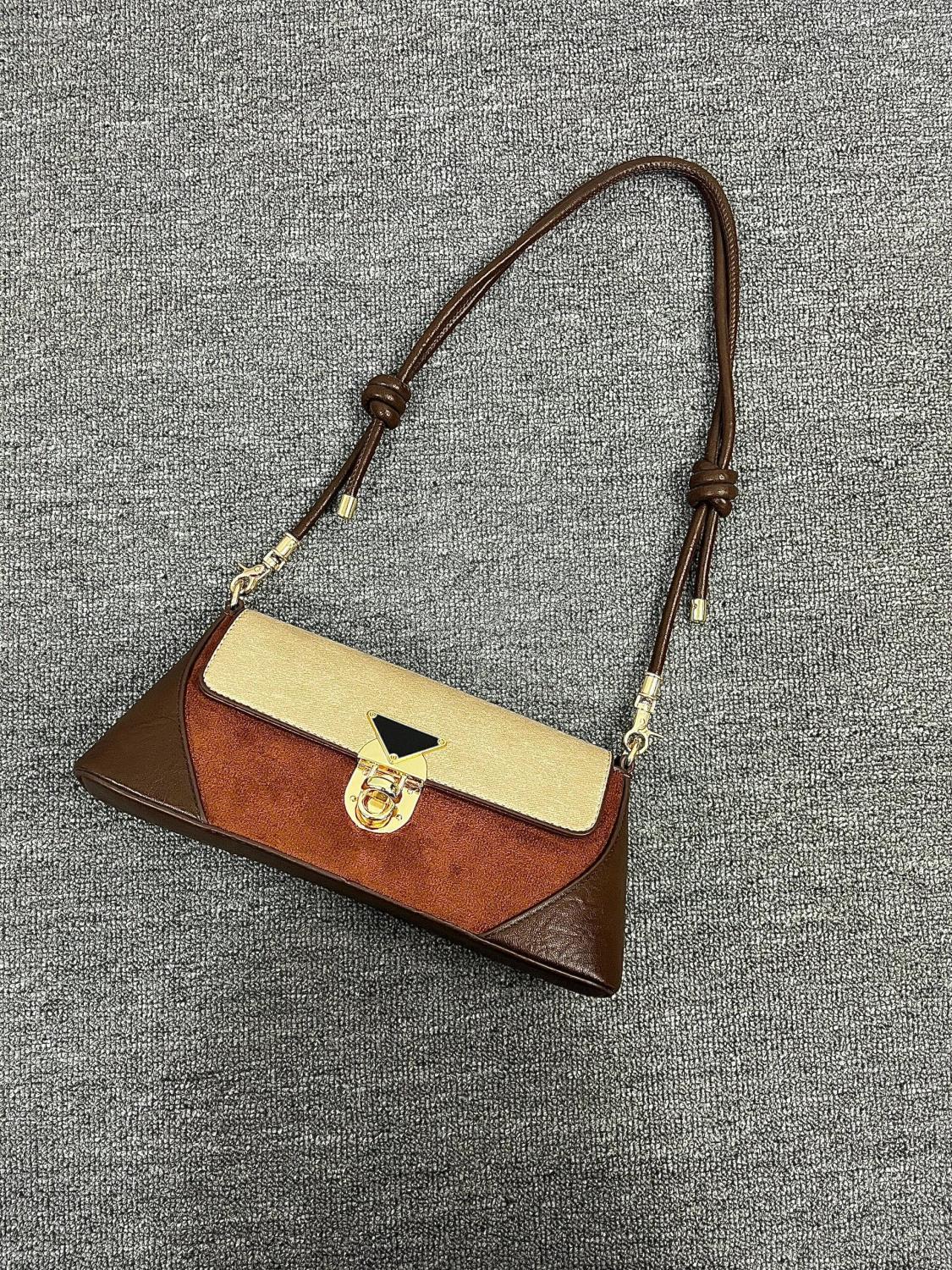Tas Retro Leiden Baguette - Shoulder Bag bergaya vintage - Gambar 16