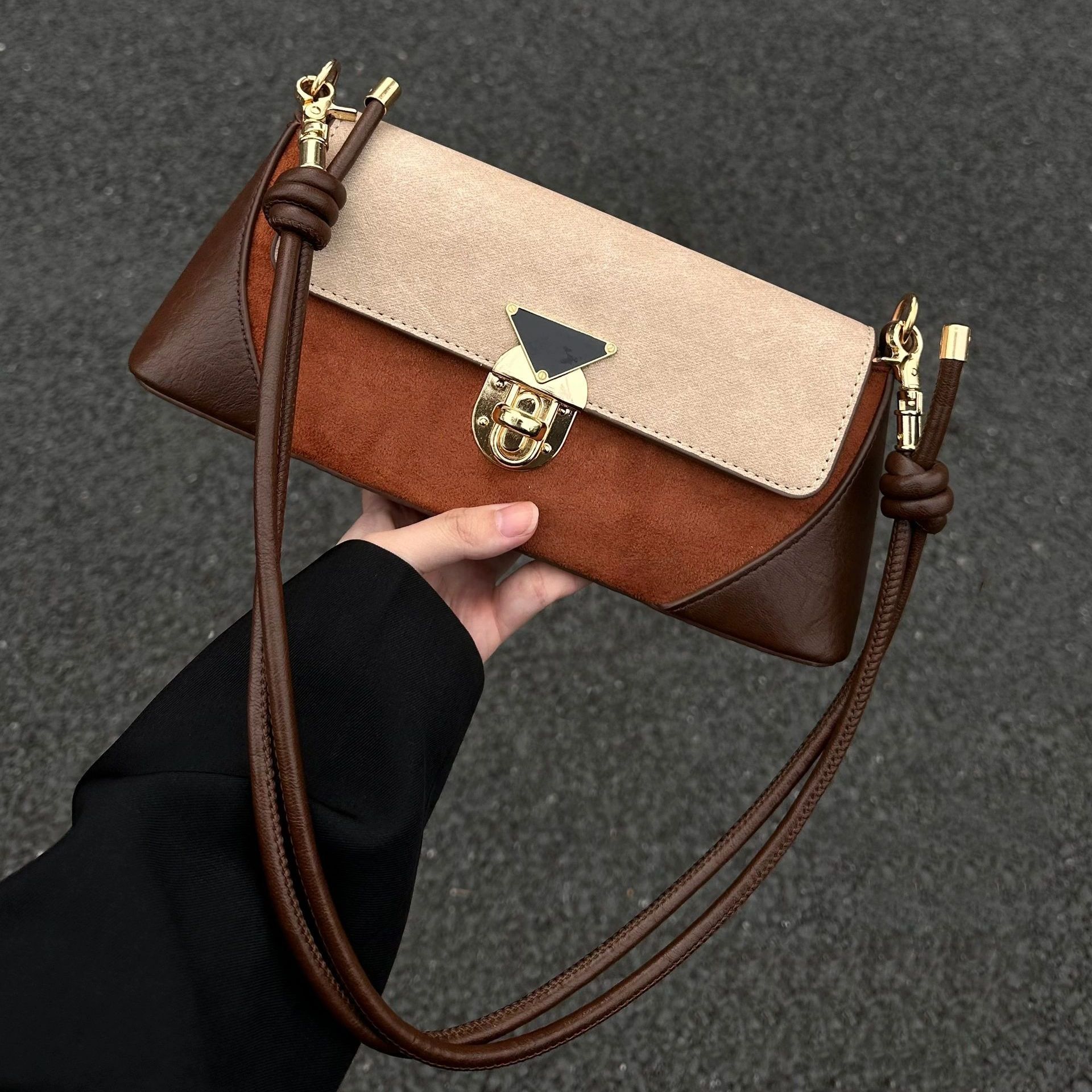 Tas Retro Leiden Baguette - Shoulder Bag bergaya vintage - Gambar 14